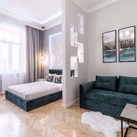 Modern Apartment Lviv Exterior foto