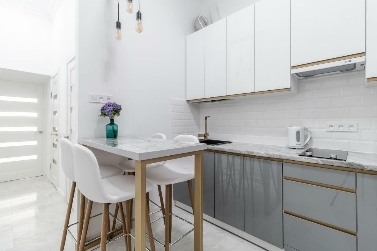 Modern Apartment Lviv Exterior foto