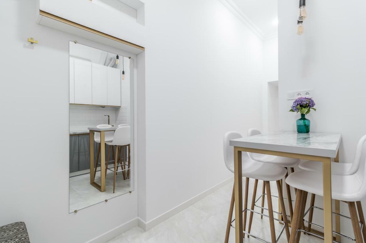 Modern Apartment Lviv Exterior foto