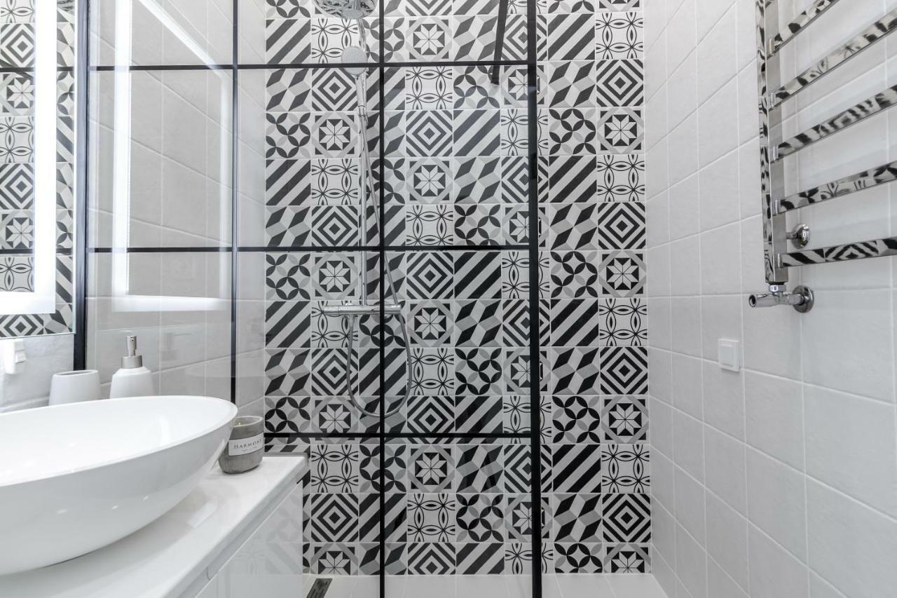 Modern Apartment Lviv Exterior foto